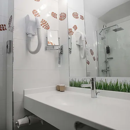 Ibis Styles Normandie ליזיו